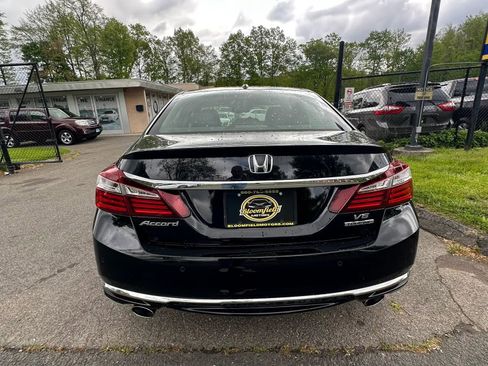 Used 2017 Honda Accord Touring image 6