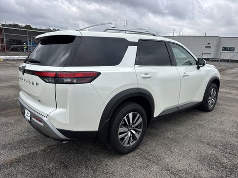 Used 2024 Nissan Pathfinder SL image 7