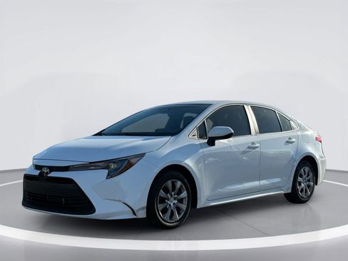 Used 2024 Toyota Corolla LE FWD image 2