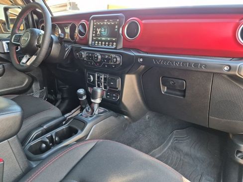 Used 2023 Jeep Wrangler Unlimited Rubicon w/ Cold Weather Group AWD/4WD image 22