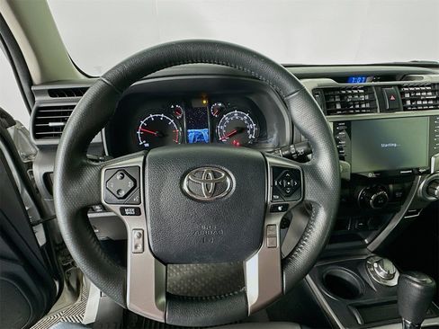 Used 2021 Toyota 4Runner SR5 Premium image 11