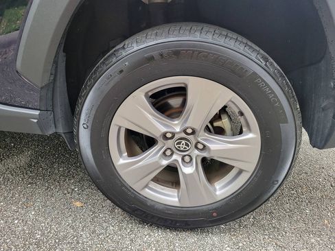 Used 2025 Toyota RAV4 XLE FWD image 17