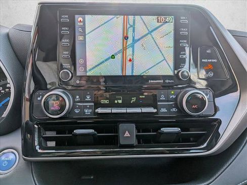 Certified 2021 Toyota Highlander XLE image 13