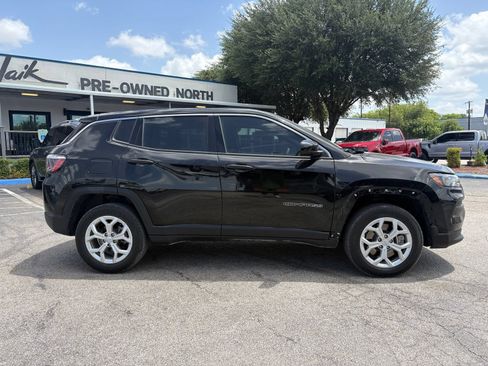 Used 2024 Jeep Compass Sport AWD/4WD image 2