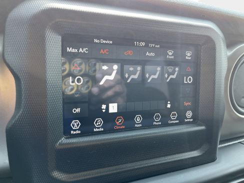 Used 2018 Jeep Wrangler Sport S image 18