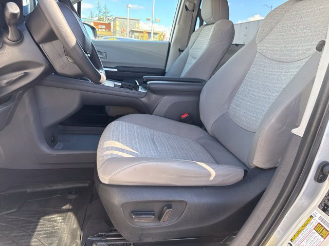Used 2024 Toyota Sienna LE AWD/4WD image 21