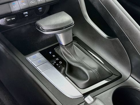 Certified 2024 Hyundai Elantra SE FWD image 10