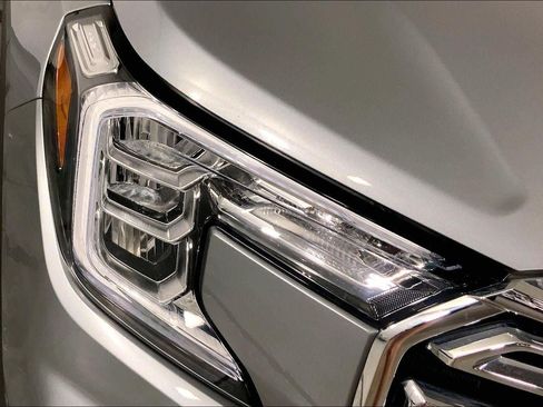 Used 2024 GMC Terrain SLT AWD/4WD image 26