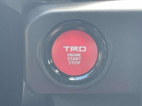Used 2025 Toyota Tacoma TRD Sport AWD/4WD image 36