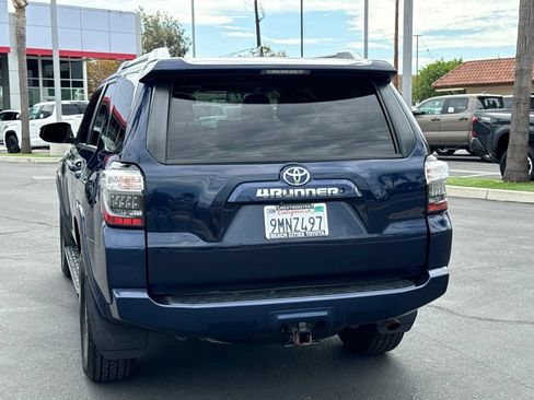 Certified 2017 Toyota 4Runner SR5 AWD/4WD image 9