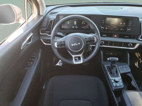 Certified 2024 Kia Sportage LX image 9