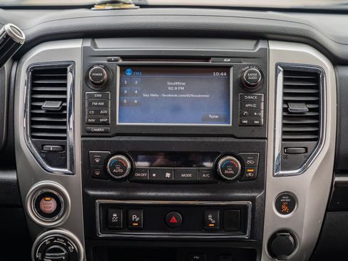 Used 2018 Nissan Titan SV w/ SV Convenience Package image 34