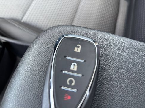 Used 2025 Chevrolet Trax LT FWD image 23
