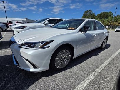 New 2025 Lexus ES 300h w/ Premium Package