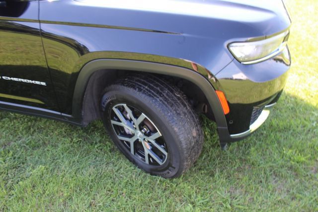 Used 2024 Jeep Grand Cherokee L Limited w/ Luxury Tech Group II AWD/4WD image 6