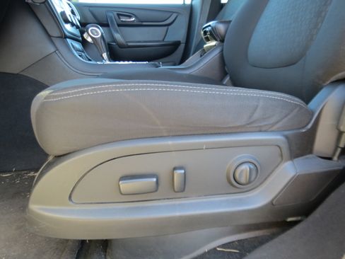 Used 2016 GMC Acadia SLE image 18