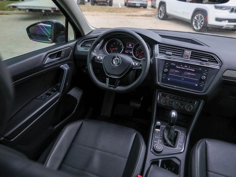 Used 2021 Volkswagen Tiguan SE w/ Panoramic Sunroof Package image 26