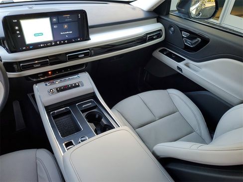 Certified 2025 Lincoln Aviator Reserve w/ Illumination Package image 18