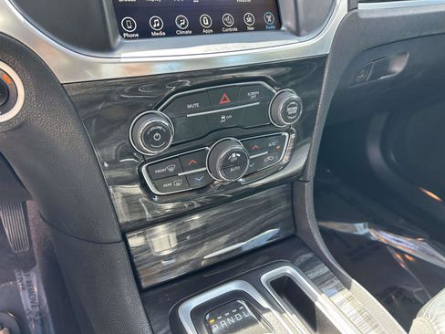 Used 2017 Chrysler 300 Limited w/ Value Package RWD image 26
