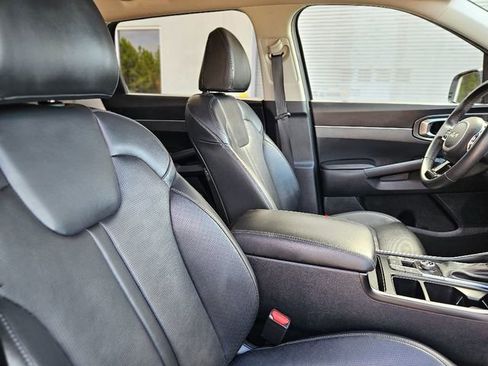Used 2024 Kia Sorento S image 14