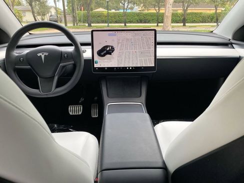 Used 2024 Tesla Model Y Performance image 22