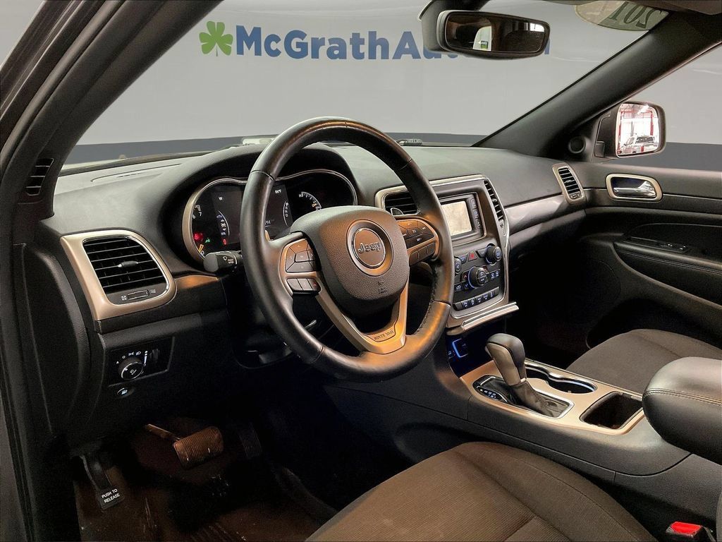 Used 2017 Jeep Grand Cherokee Laredo w/ Quick Order Package 23E AWD/4WD image 17
