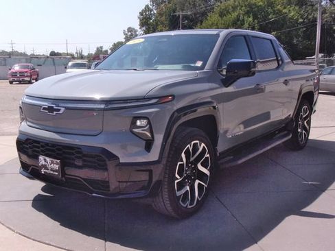 Used 2025 Chevrolet Silverado EV RST AWD/4WD image 21