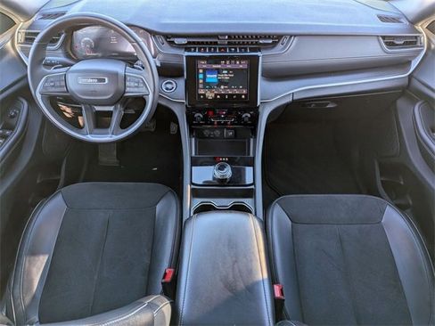 Certified 2024 Jeep Grand Cherokee Altitude image 25