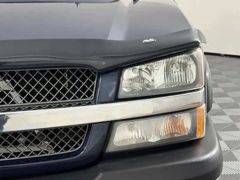 Used 2004 Chevrolet Avalanche Z71 w/ Sun And Sound Package AWD/4WD image 5
