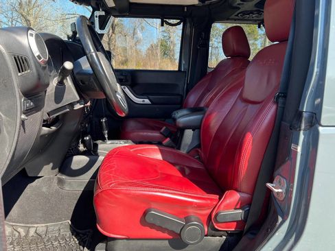 Used 2013 Jeep Wrangler Rubicon AWD/4WD image 9