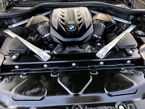 Used 2022 BMW X7 M50i w/ Executive Package image 10