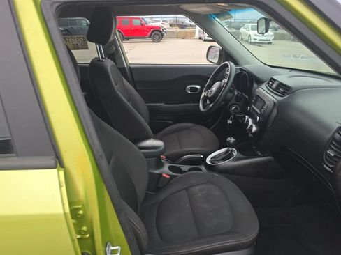 Used 2016 Kia Soul w/ Option Group 020 FWD image 12