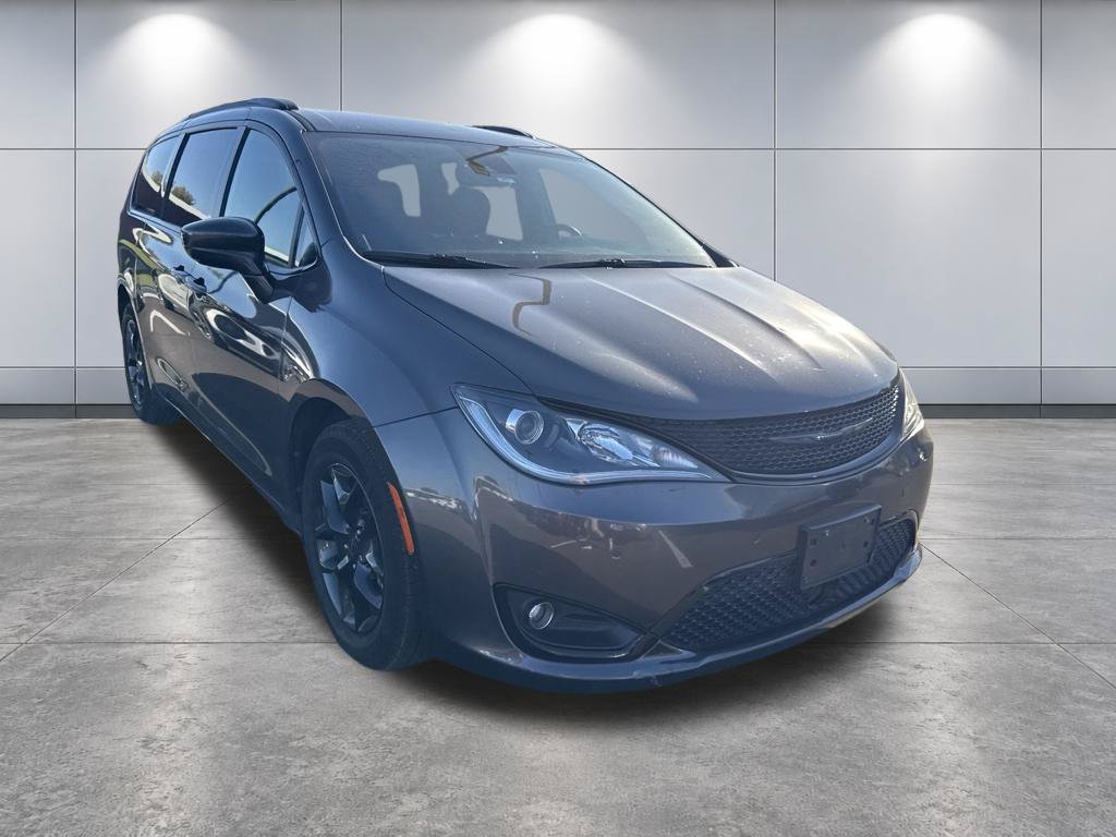 Used 2019 Chrysler Pacifica Touring-L Plus FWD image 3