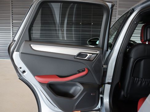 Certified 2024 Porsche Macan GTS AWD/4WD image 22