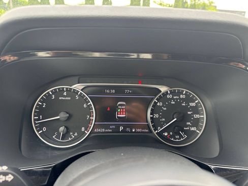Used 2025 Nissan Pathfinder SV AWD/4WD image 43