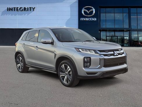 Used 2024 Mitsubishi Outlander Sport SE image 2