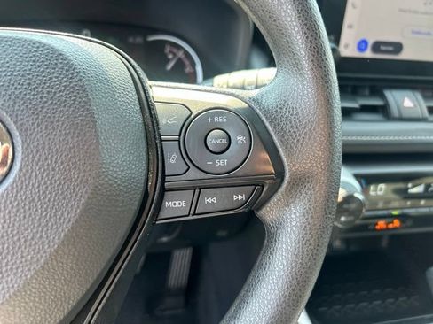 Used 2025 Toyota RAV4 XLE FWD image 21