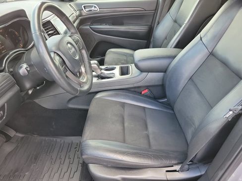 Used 2019 Jeep Grand Cherokee Altitude AWD/4WD image 12