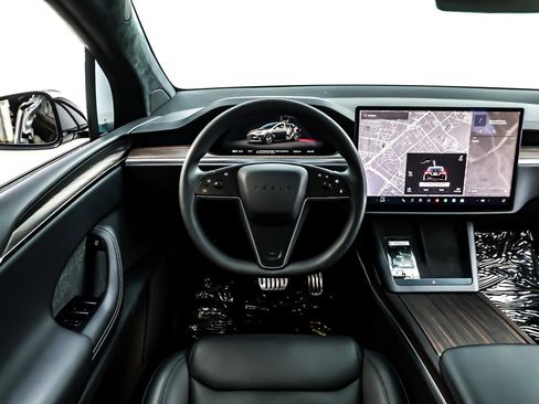 Used 2024 Tesla Model X image 5