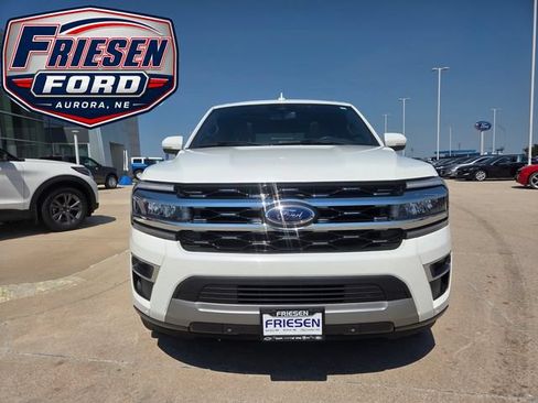 Used 2024 Ford Expedition Limited AWD/4WD image 2