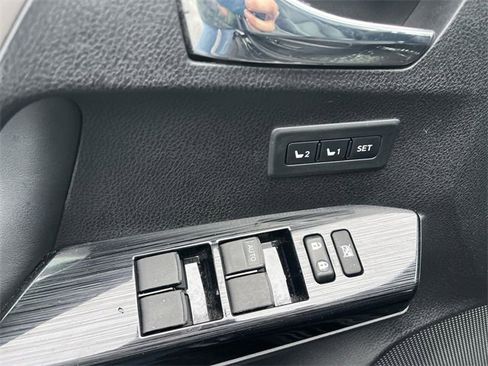 Used 2017 Toyota RAV4 Limited image 13