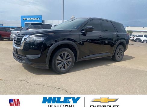 Used 2022 Nissan Pathfinder S FWD image 1