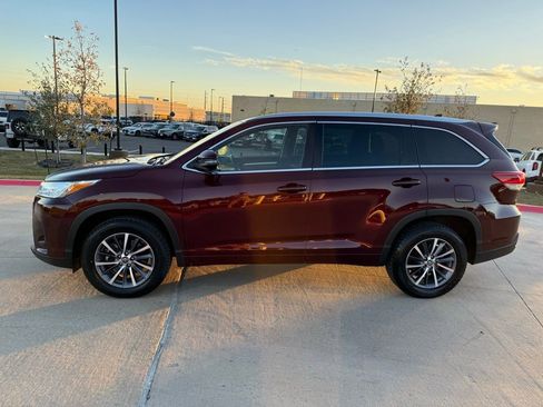 Used 2017 Toyota Highlander XLE image 8