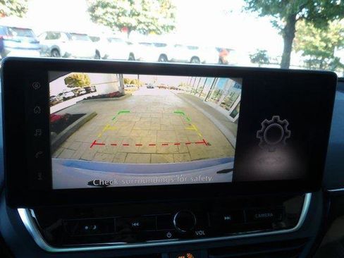 Used 2025 Nissan Altima 2.5 SR w/ SR Premium Package image 24