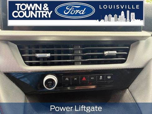 Used 2025 Ford Explorer ST-Line w/ ST-Line Street Pack AWD/4WD image 11