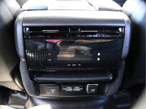 Certified 2023 Jeep Wagoneer 4WD image 32