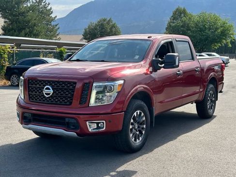 Used 2018 Nissan Titan PRO-4X w/ Pro-4x Convenience Package AWD/4WD image 7