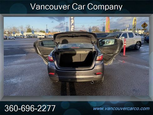 Used 2018 Toyota Yaris iA image 36