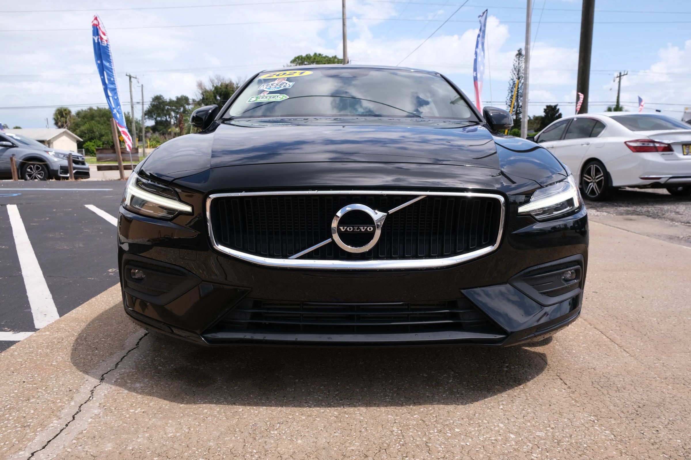 Used 2021 Volvo S60 T5 Momentum FWD image 2