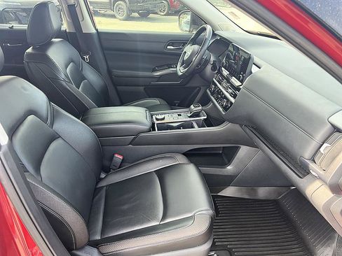 Certified 2024 Nissan Pathfinder SL w/ SL Premium Package image 17